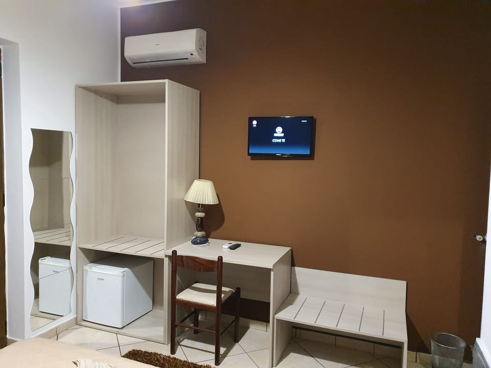 Deluxe Room, Accessible, Garden View | Egyptian cotton sheets, premium bedding, down comforters, desk