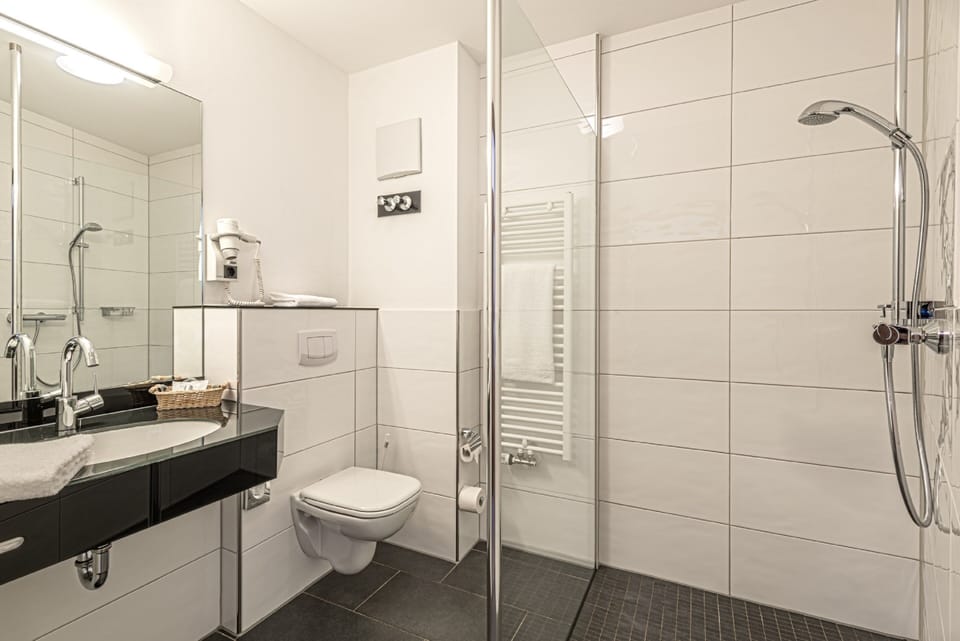 Shower, free toiletries, hair dryer, towels