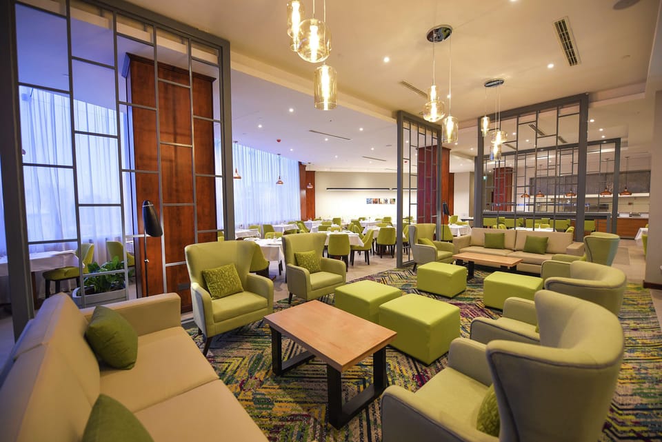 2 restaurants; breakfast, lunch, and dinner served