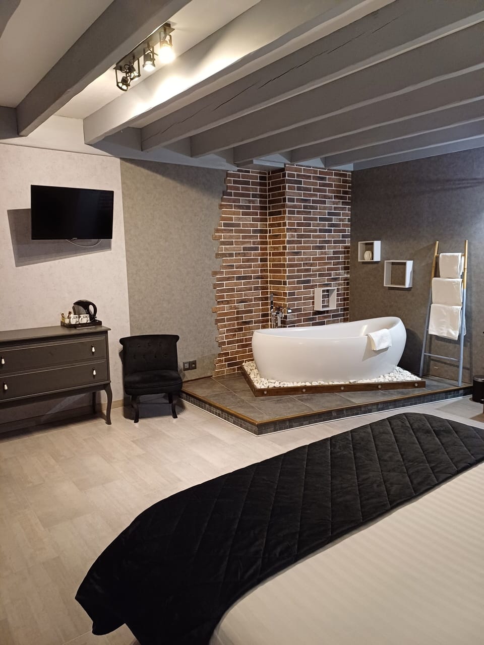 Double Room (Dyonisos) | Soundproofing, iron/ironing board, cribs/infant beds, free WiFi