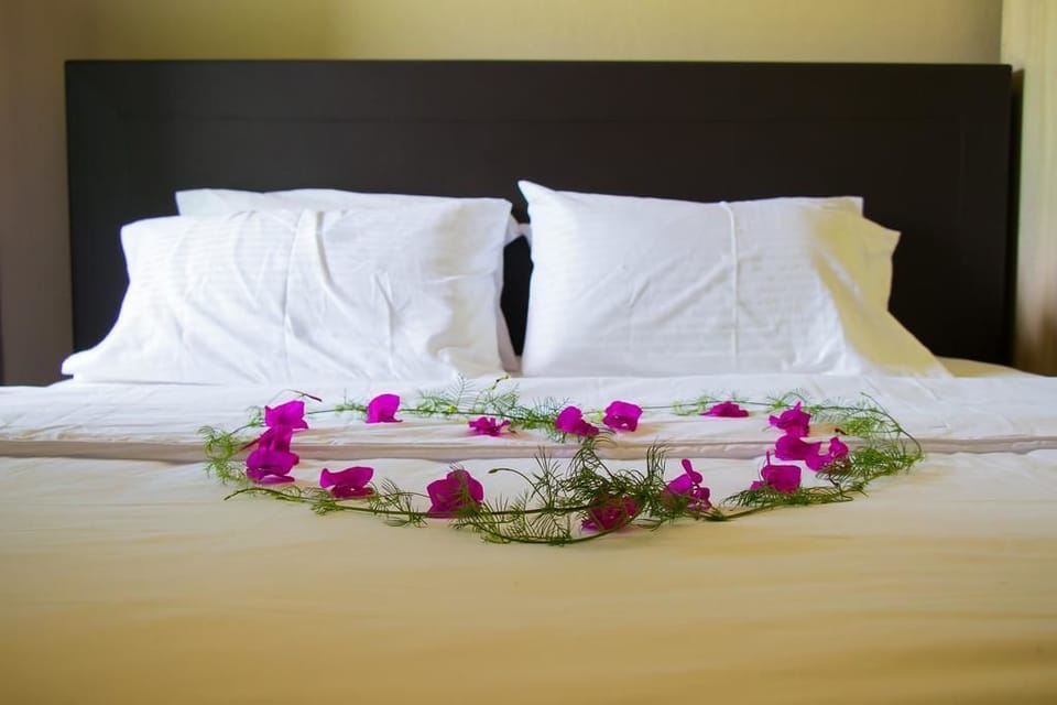 Double Room, 1 King Bed, Non Smoking, Garden View | 6 bedrooms, individually decorated, individually furnished, desk