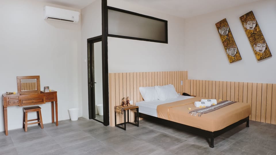 Deluxe Room, 1 Queen Bed | Free WiFi, bed sheets