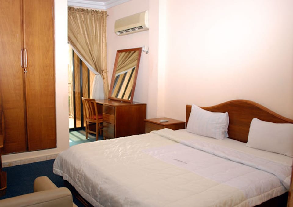 Presidential Suite | Desk, laptop workspace, free WiFi, bed sheets