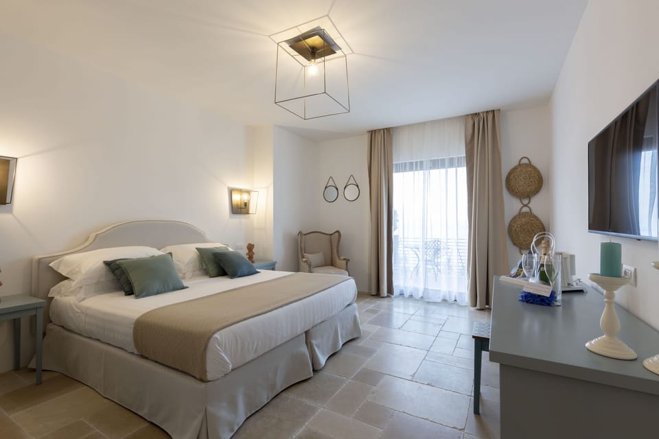 Deluxe Double or Twin Room, Sea View | Down comforters, in-room safe, desk, blackout drapes