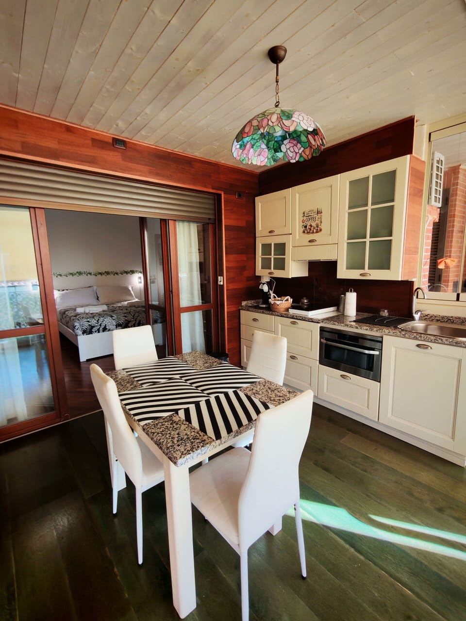 Comfort Suite | Private kitchen | Fridge, espresso maker, coffee/tea maker, electric kettle