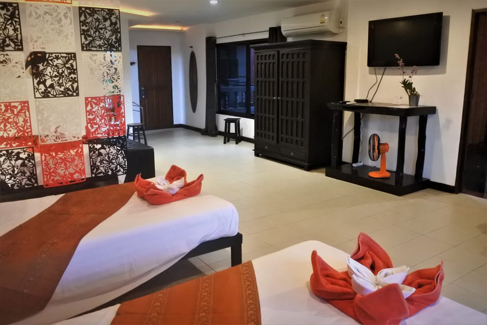 Deluxe Quadruple Room | Minibar, in-room safe, desk, blackout drapes