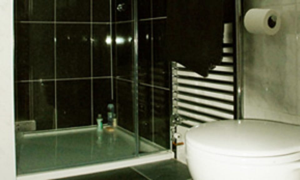 Double Room, Ensuite (Room 2) | Bathroom | Free toiletries, hair dryer, towels