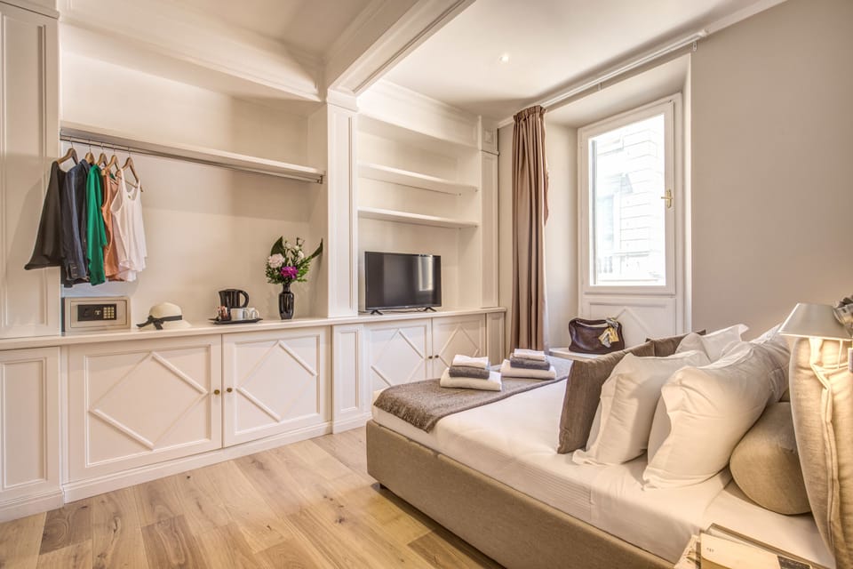 Standard Double Room | In-room safe, desk, blackout drapes, soundproofing