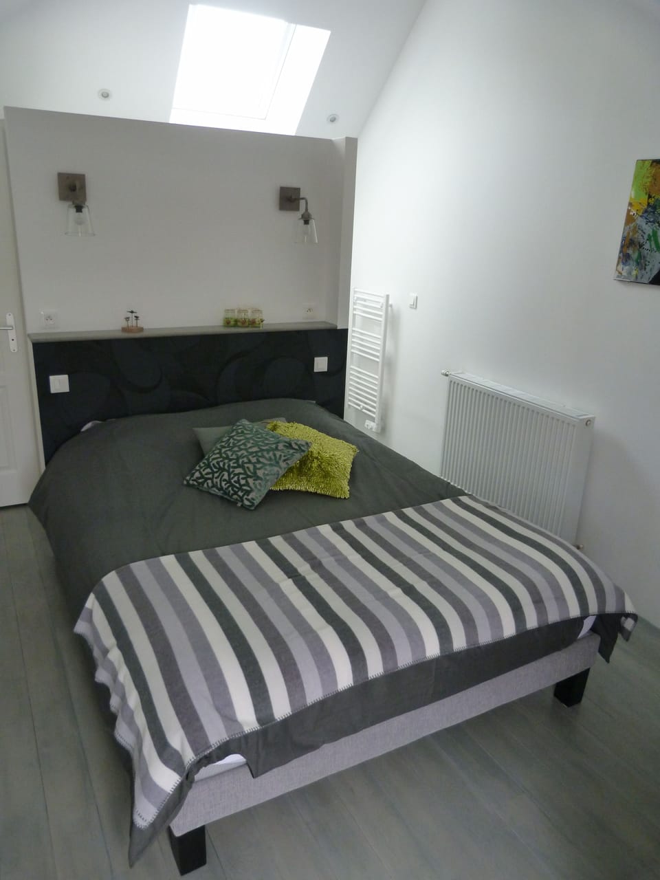 Double Room (Vert Ailleurs) | Individually decorated, individually furnished, free WiFi, bed sheets