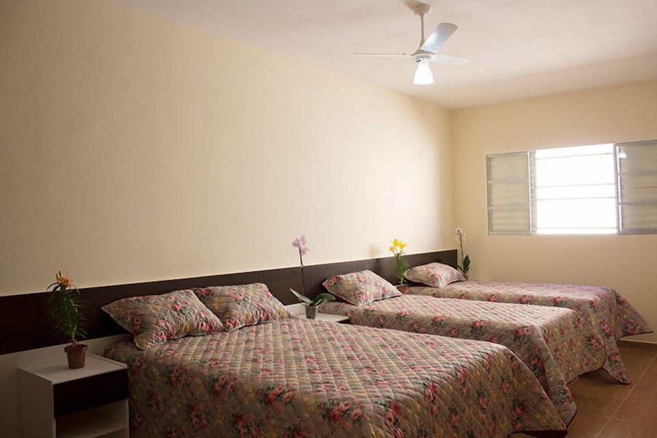 Quarto Família | Minibar, desk, free WiFi, bed sheets