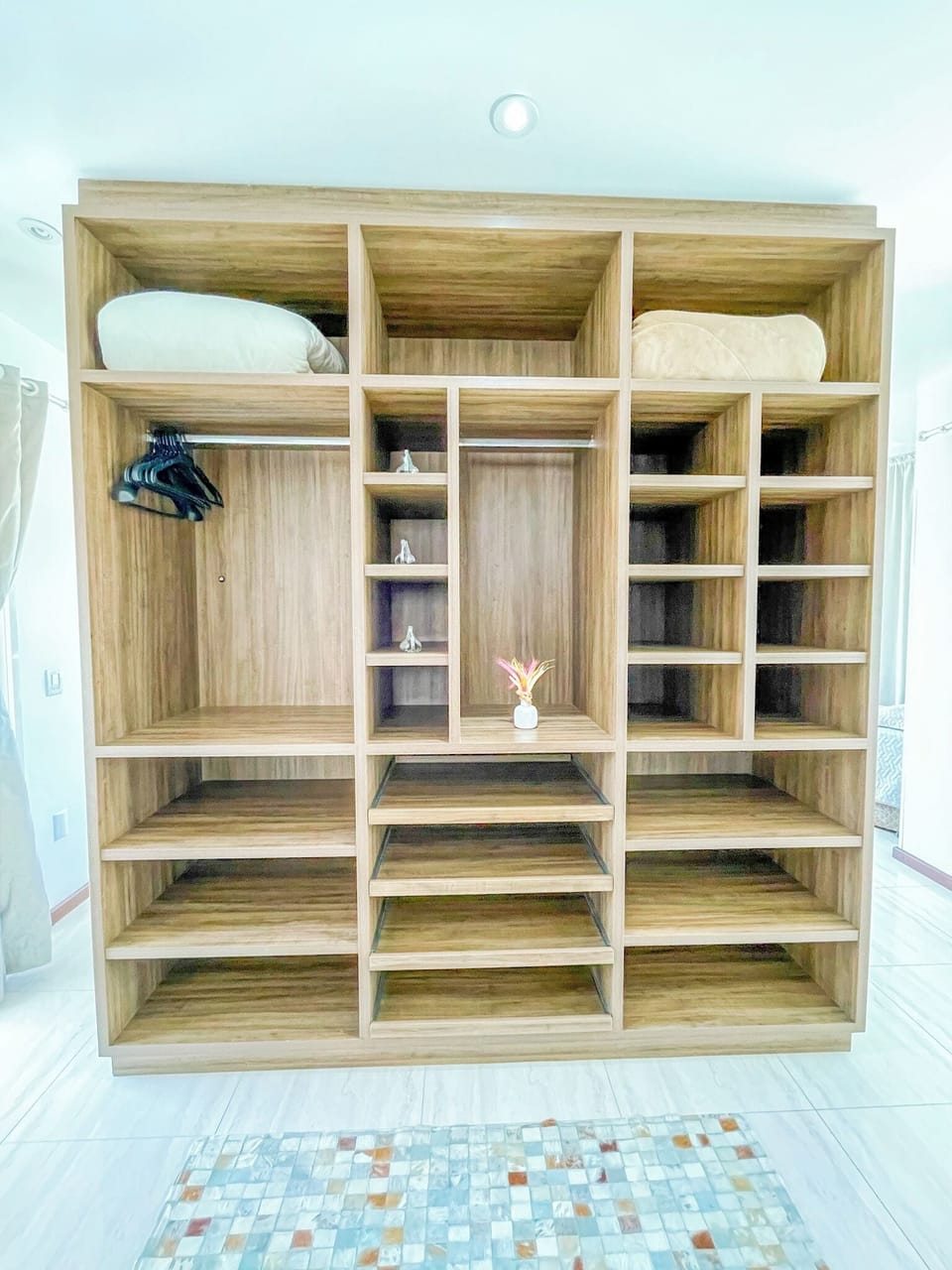 Luxury Suite, Bathtub | Minibar, desk, blackout drapes, iron/ironing board (on request)