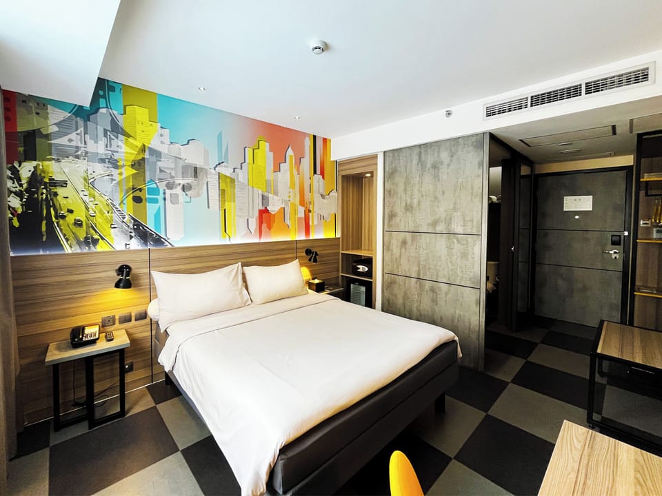 Superior Room, 1 Queen Bed | In-room safe, desk, soundproofing, iron/ironing board