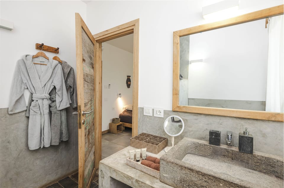 Moja Private Beachfront Suite, Amani Home Zanzibar | Bathroom | Shower, rainfall showerhead, free toiletries, hair dryer