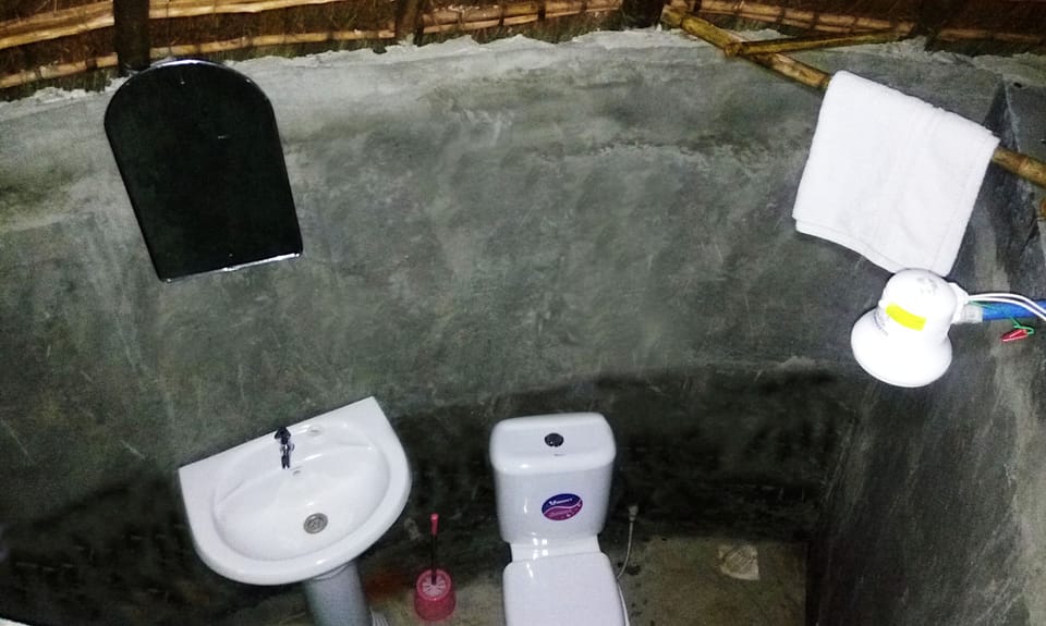 Cottage | Bathroom | Shower, rainfall showerhead, free toiletries, towels