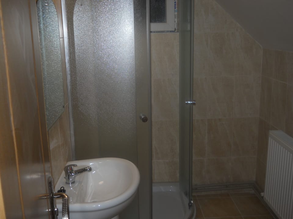 Family Triple Room, Mountain View | Bathroom | Deep soaking tub, free toiletries, towels