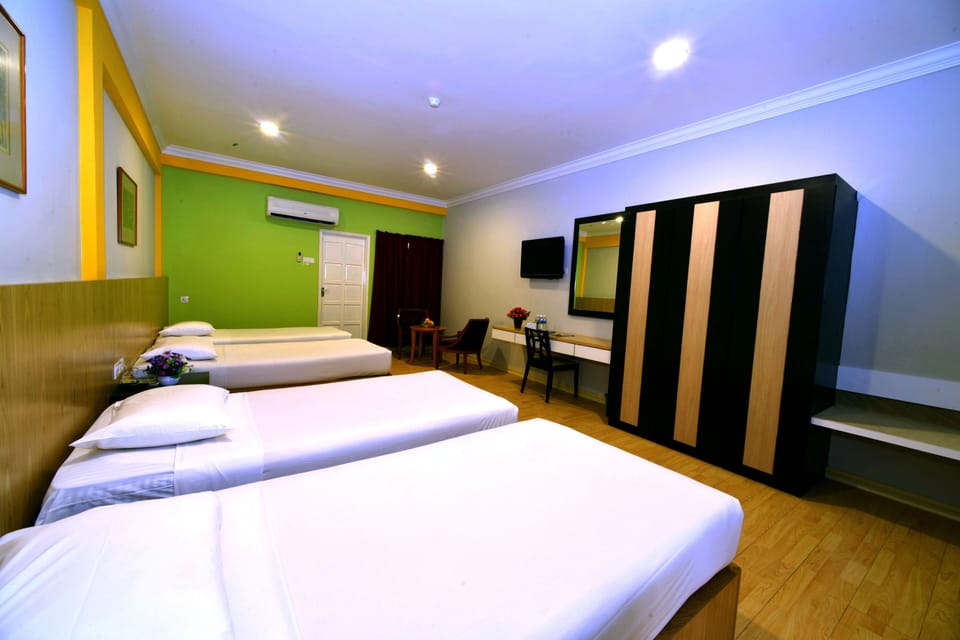 Executive Suite-4 Room | In-room safe, desk, soundproofing, WiFi (free)