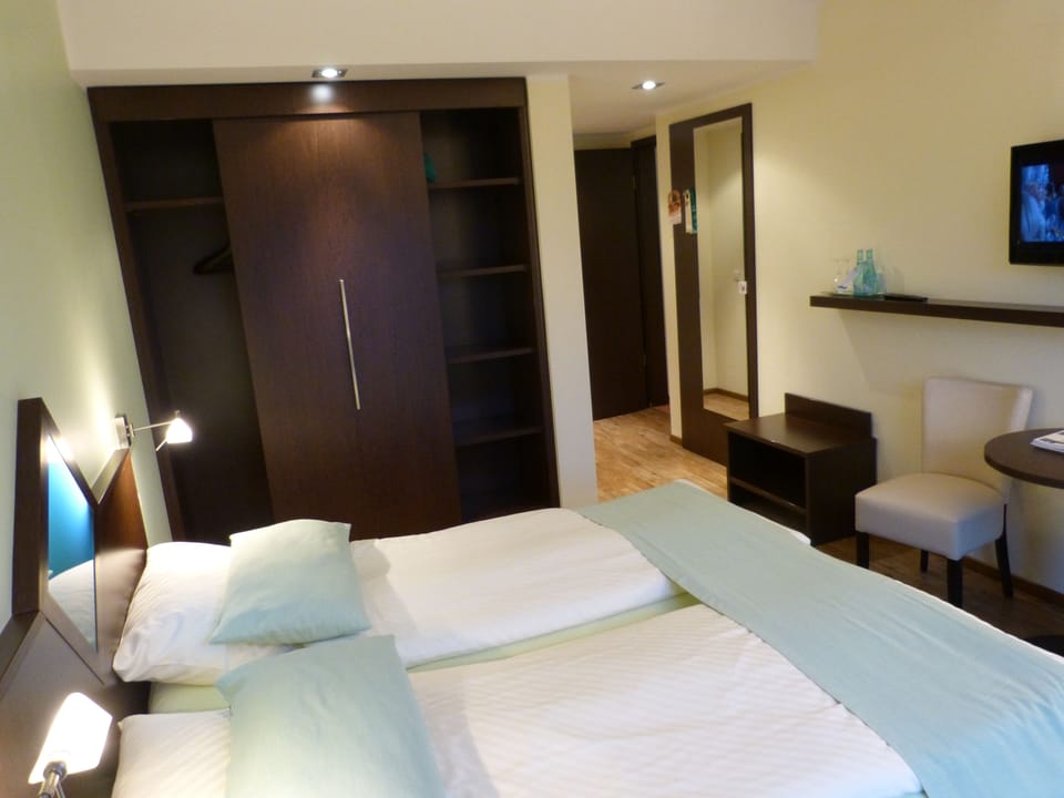 Double Room | Free WiFi, bed sheets