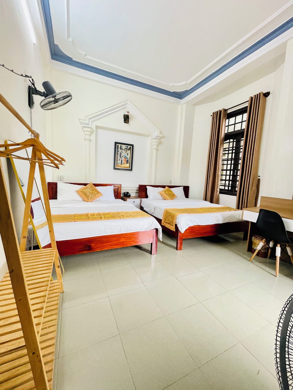 Family Room | Desk, free WiFi
