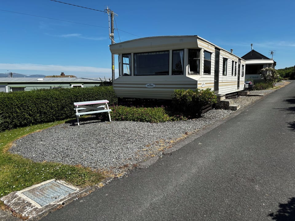 Mobile Home, 3 Bedrooms (Caravan D Pet-Free) | Bed sheets