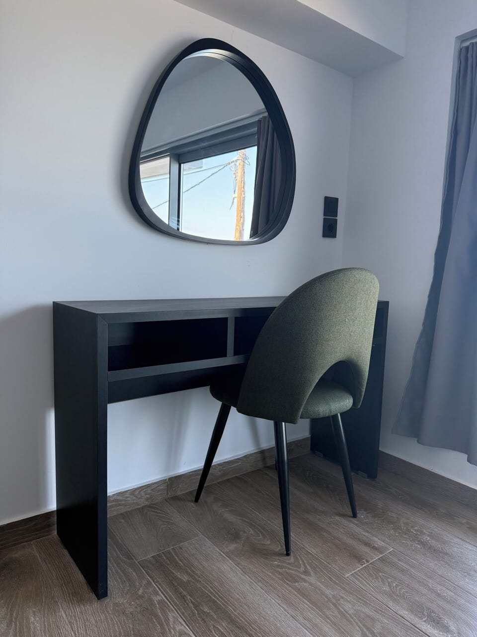 Deluxe Room | 1 bedroom, minibar, in-room safe, blackout drapes