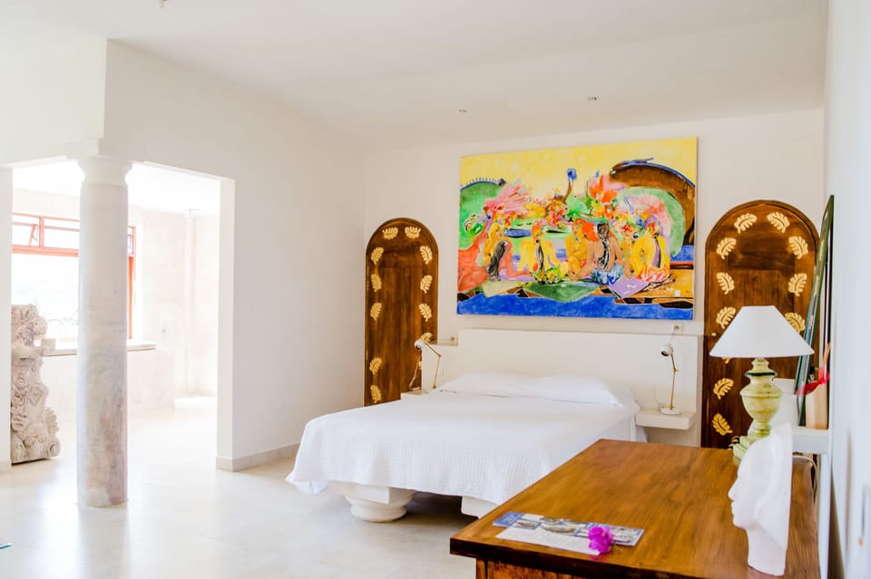  Apartment Maestro | Individually decorated, individually furnished, iron/ironing board