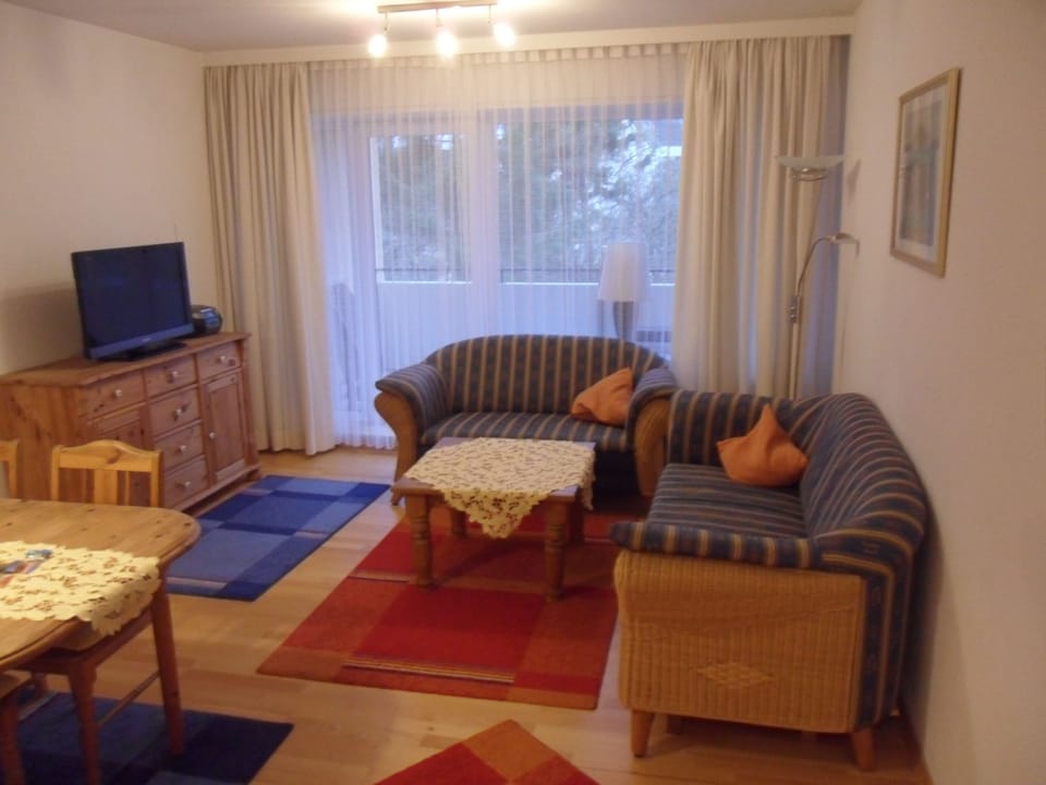 Basic Apartment, Non Smoking | Living area | Flat-screen TV