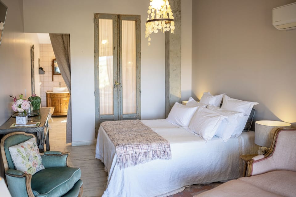 Honeymoon Suite, 1 Queen Bed, Private Bathroom, Valley View (Natura) | Premium bedding, pillowtop beds, desk, blackout drapes