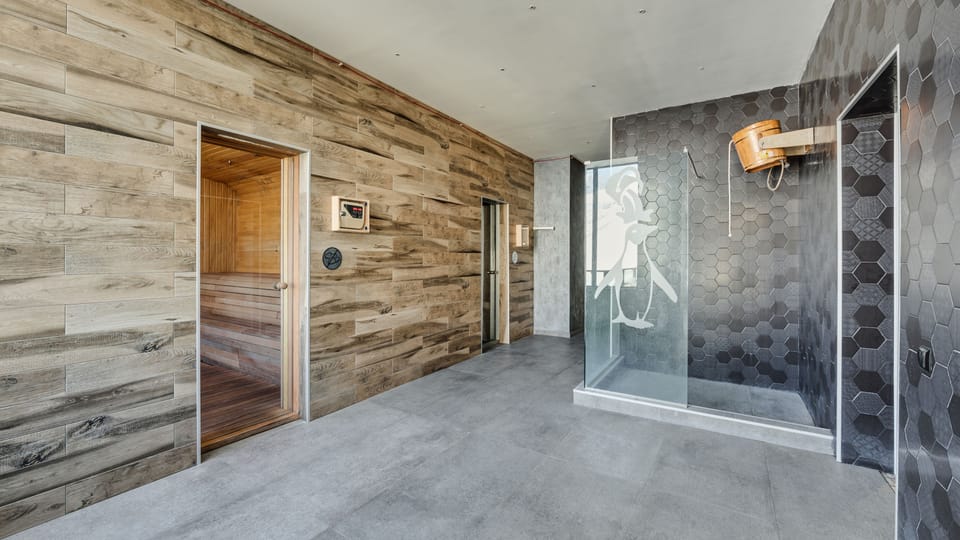 Sauna, hot tub, steam room, hydrotherapy, hot stone massages