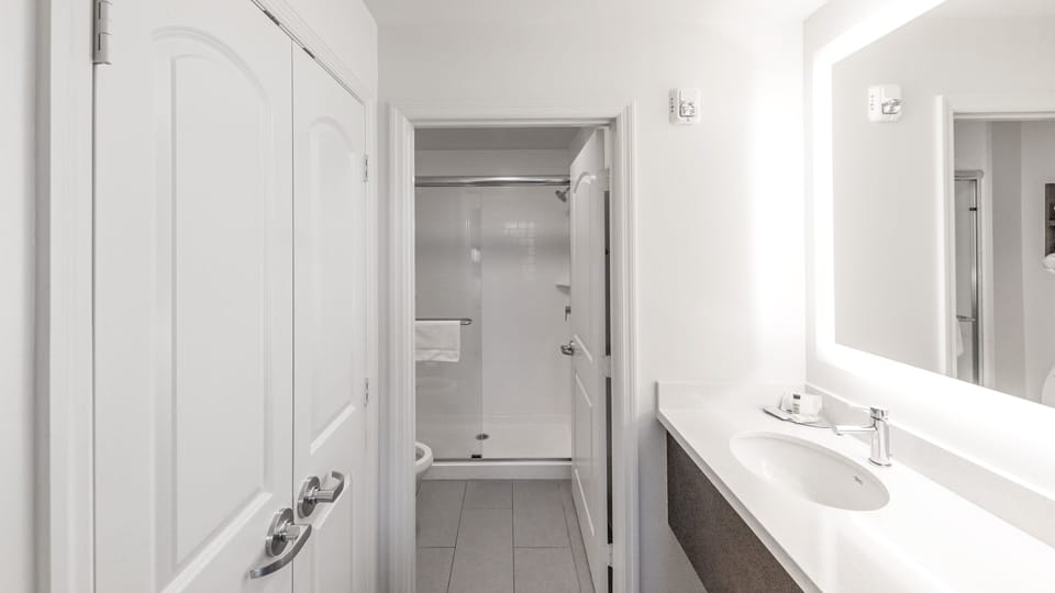 Shower, towels