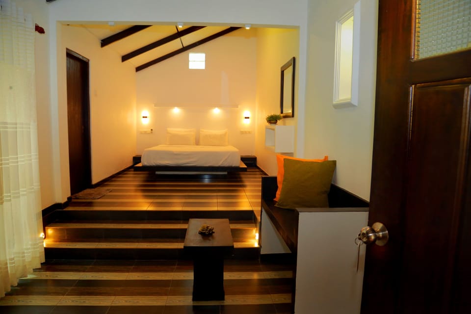 Deluxe Room, 1 King Bed, Garden View | Blackout drapes, iron/ironing board, WiFi, bed sheets
