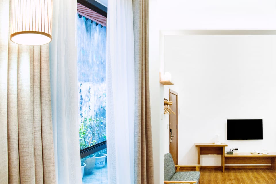 Suite | Blackout drapes, soundproofing, WiFi (free)