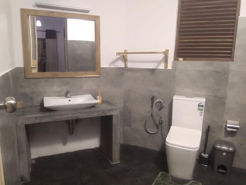 Shower, free toiletries, hair dryer, bathrobes
