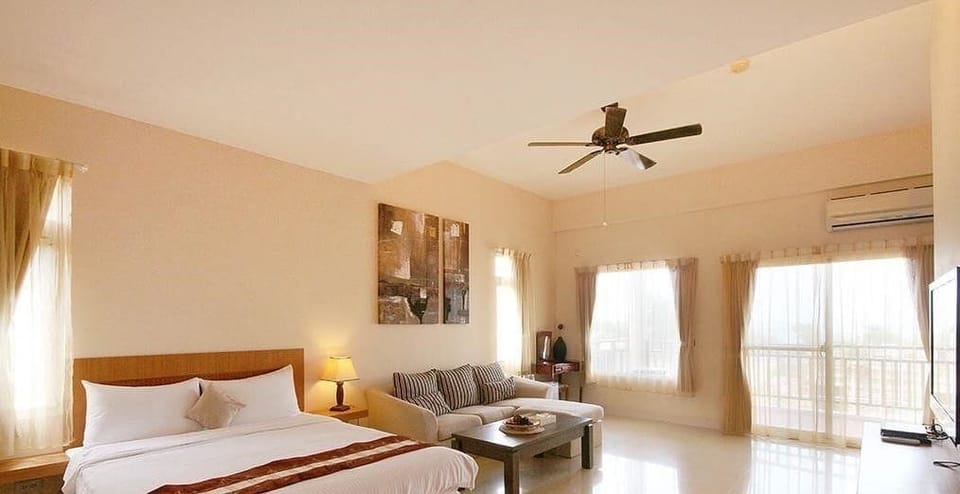 Deluxe Double Room, 1 Double Bed, Non Smoking, Ocean View | Desk, blackout drapes, free WiFi, bed sheets