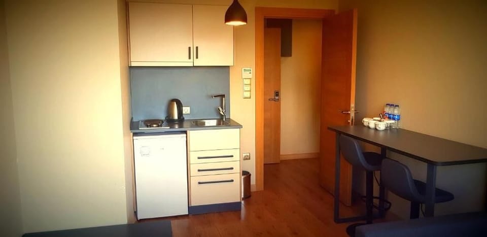 Family Room | Premium bedding, minibar, in-room safe, desk