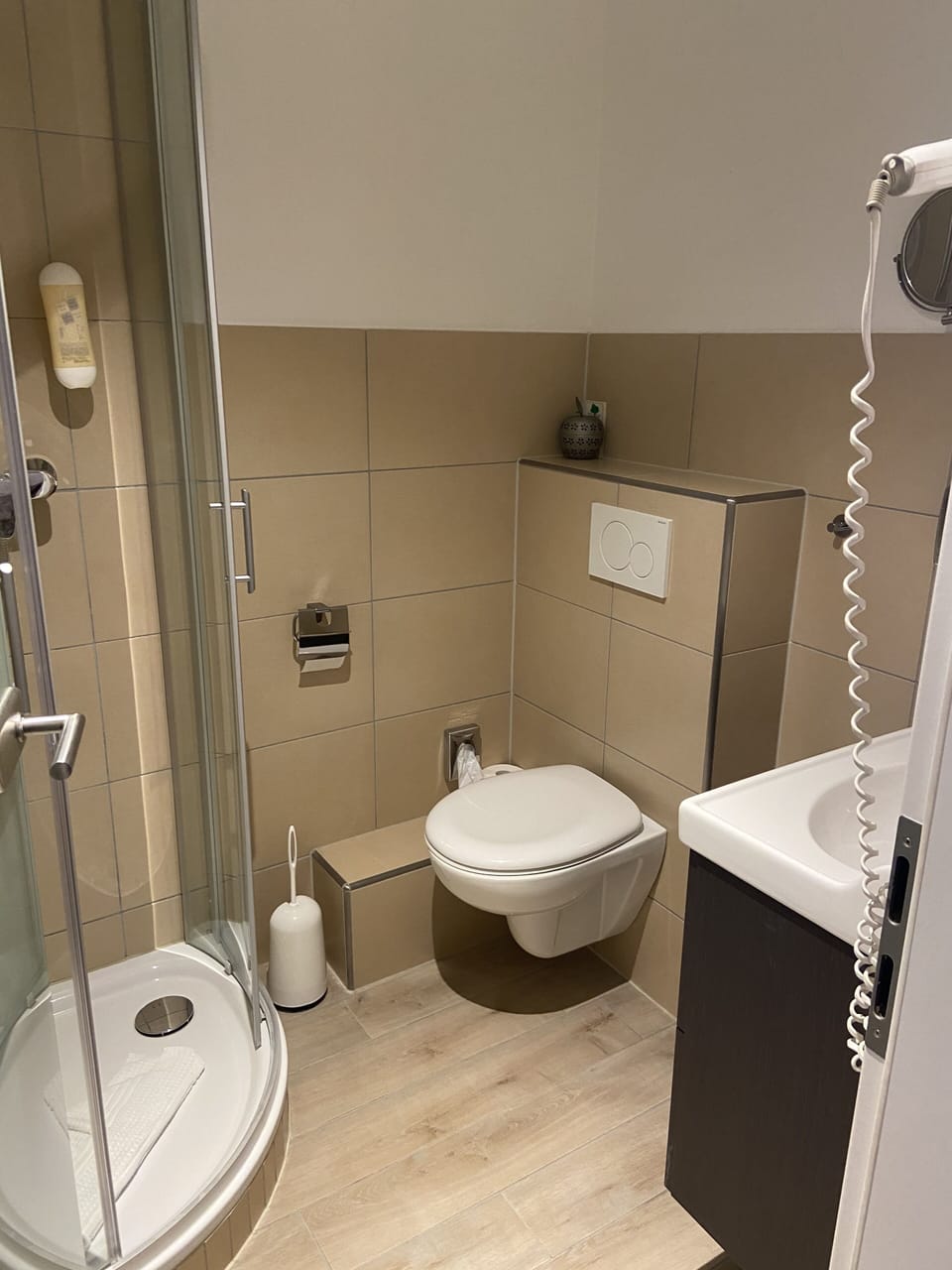Comfort Double Room | Bathroom | Hair dryer, bathrobes, slippers, towels
