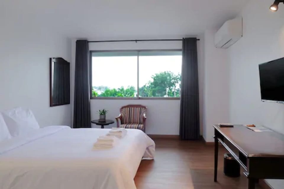 Superior Double Room | In-room safe, desk, blackout drapes, free WiFi