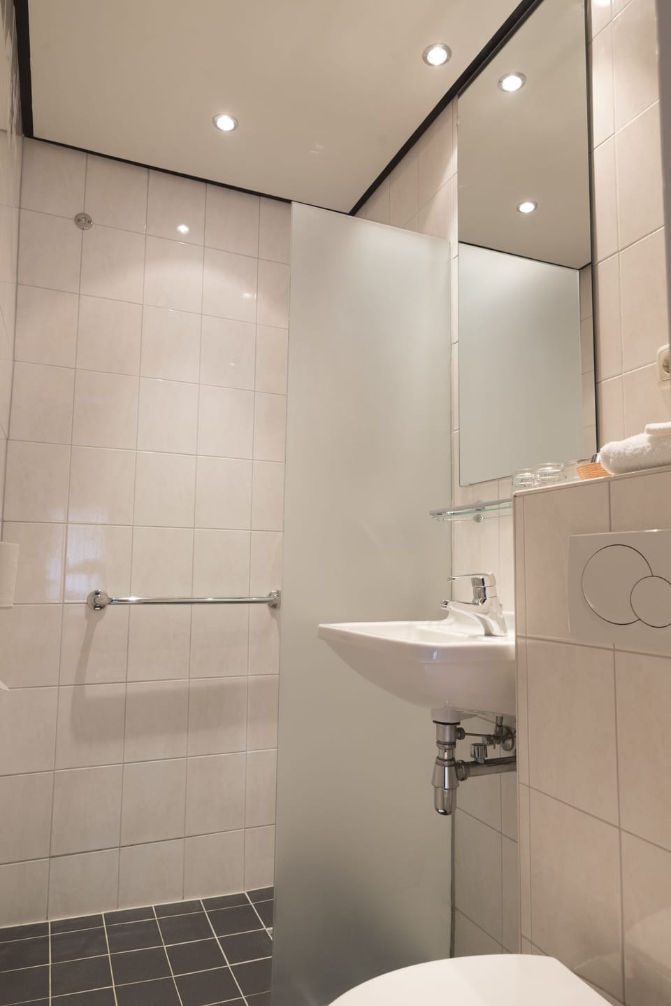 Double Room | Bathroom | Free toiletries, hair dryer, bathrobes, slippers
