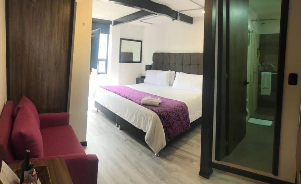 Superior Double Room, Balcony | Television