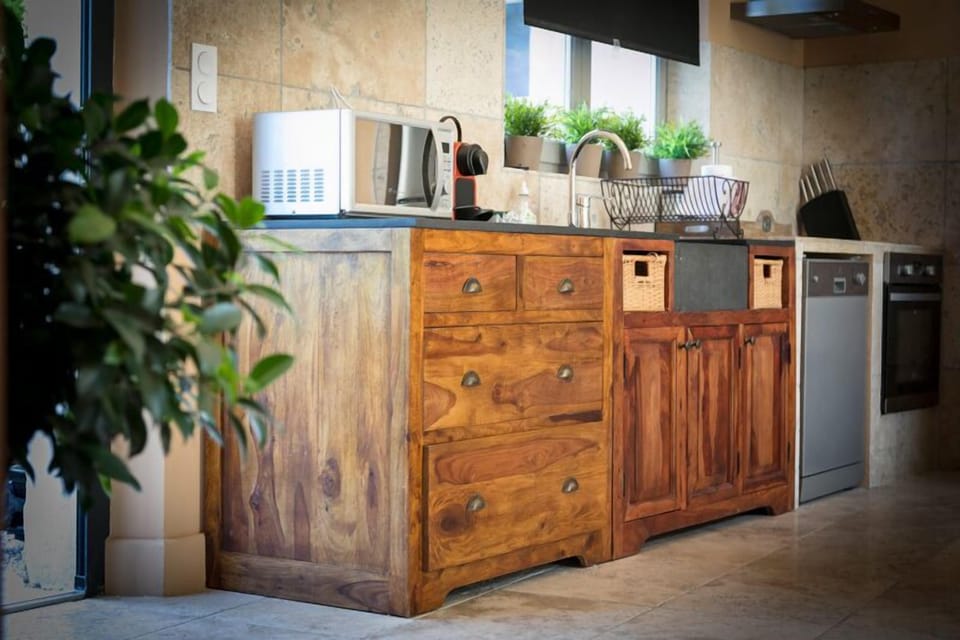 Comfort Cottage, 2 Bedrooms, Shared Bathroom | Private kitchen | Espresso maker, coffee/tea maker, electric kettle