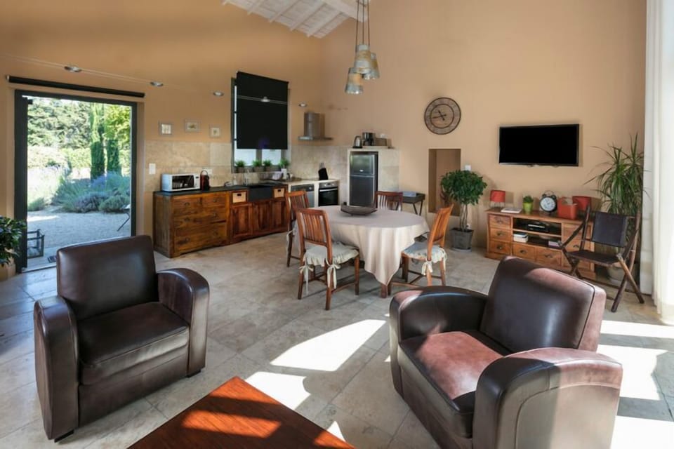 Comfort Cottage, 2 Bedrooms, Shared Bathroom | Living area | Flat-screen TV, DVD player
