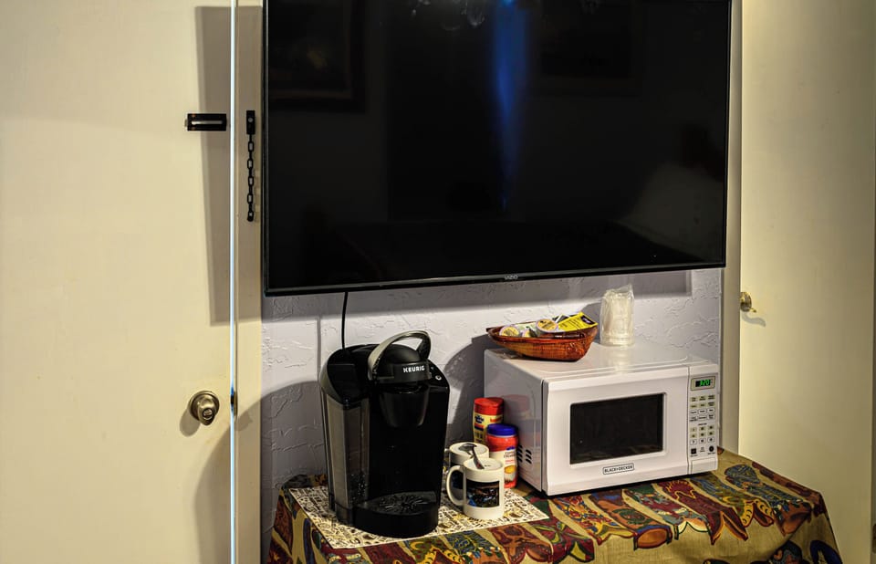 Deluxe Room, 1 Queen Bed, Ground Floor (Cypress Fairway 1) | Coffee and/or coffee maker