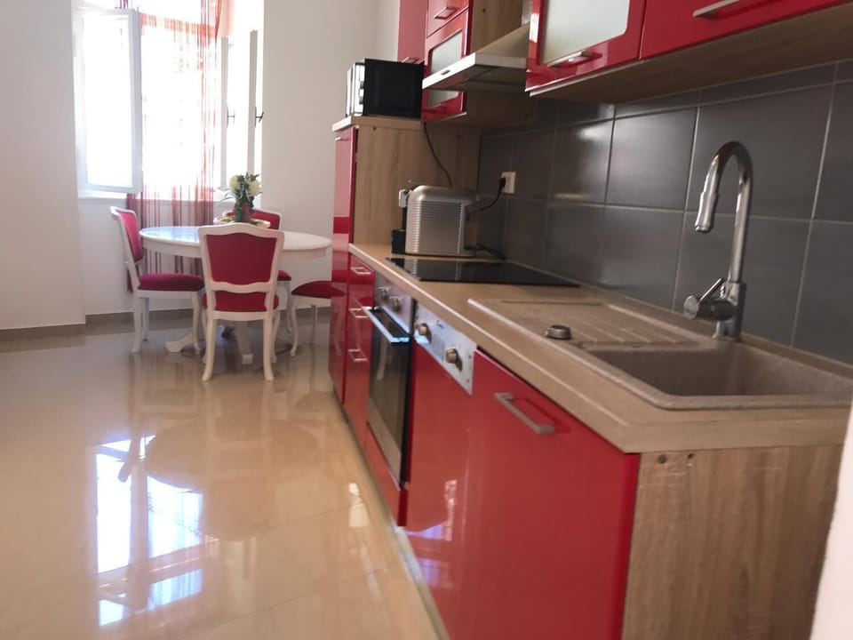 Fridge, stovetop, electric kettle, cookware/dishes/utensils