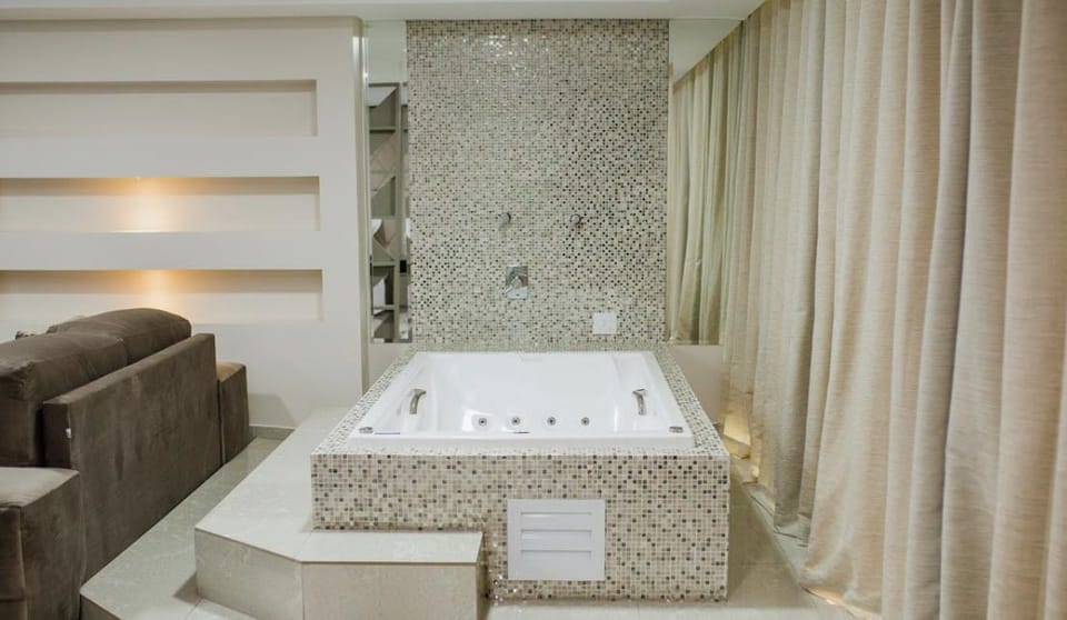 Suite | Jetted tub