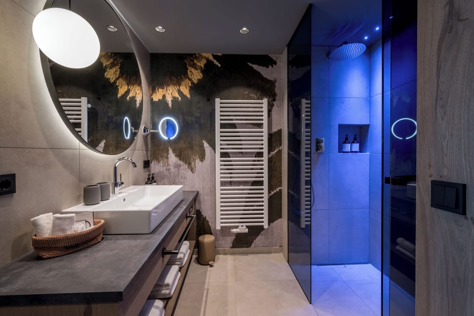 Deep soaking tub, free toiletries, hair dryer, bathrobes