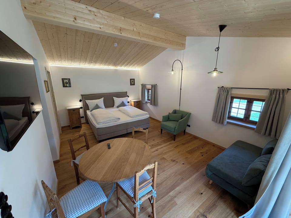 Comfort Cabin | In-room dining