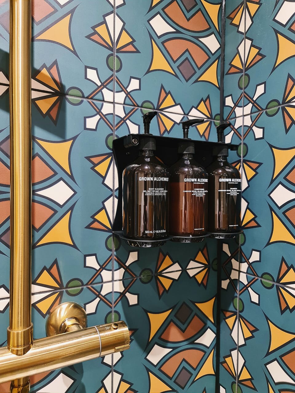 Deep soaking tub, free toiletries, hair dryer, towels