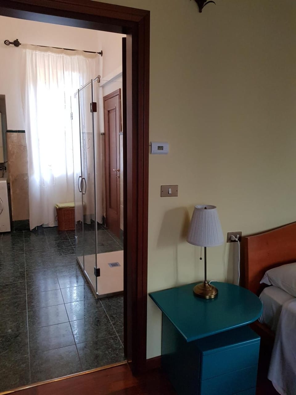 Desk, cribs/infant beds, free WiFi