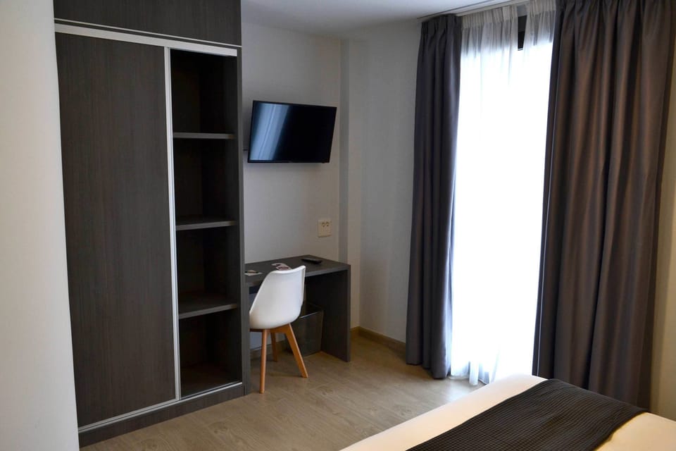 Standard Double or Twin Room | Desk, blackout drapes, soundproofing, free WiFi