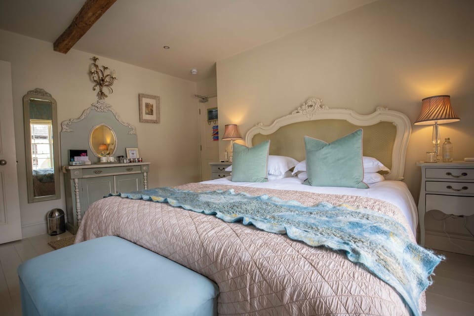 Luxury Double Room (Lady of the Lake) | Egyptian cotton sheets, desk, blackout drapes, free WiFi