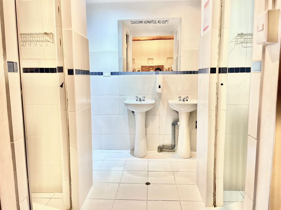 Comfort Shared Dormitory, Mixed Dorm, Ensuite (Extra Large) | Bathroom | Towels, toilet paper